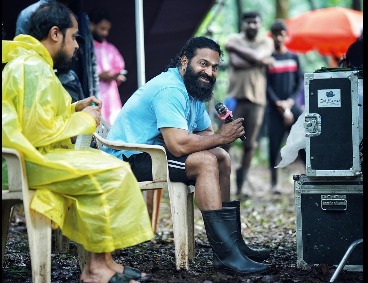 ಮಣ್ಣಿನ ಮಗನ ದೈವಲೀಲೆ: ಕೆರಾಡಿಯಿಂದ ‘ಕಾಂತಾರ’ದ ಸಿಂಹಾಸನದವರೆಗೆ ರಿಷಬ್ ಶೆಟ್ಟಿ ಯಶೋಗಾಥೆ